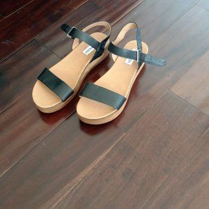 NWOT Leather Steve Madden Black Platform Sandals Comfort Low Heels 8